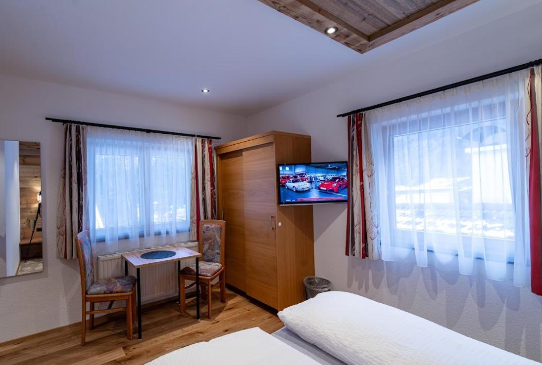 Haus Gisela Hotell Oetz Exteriör bild