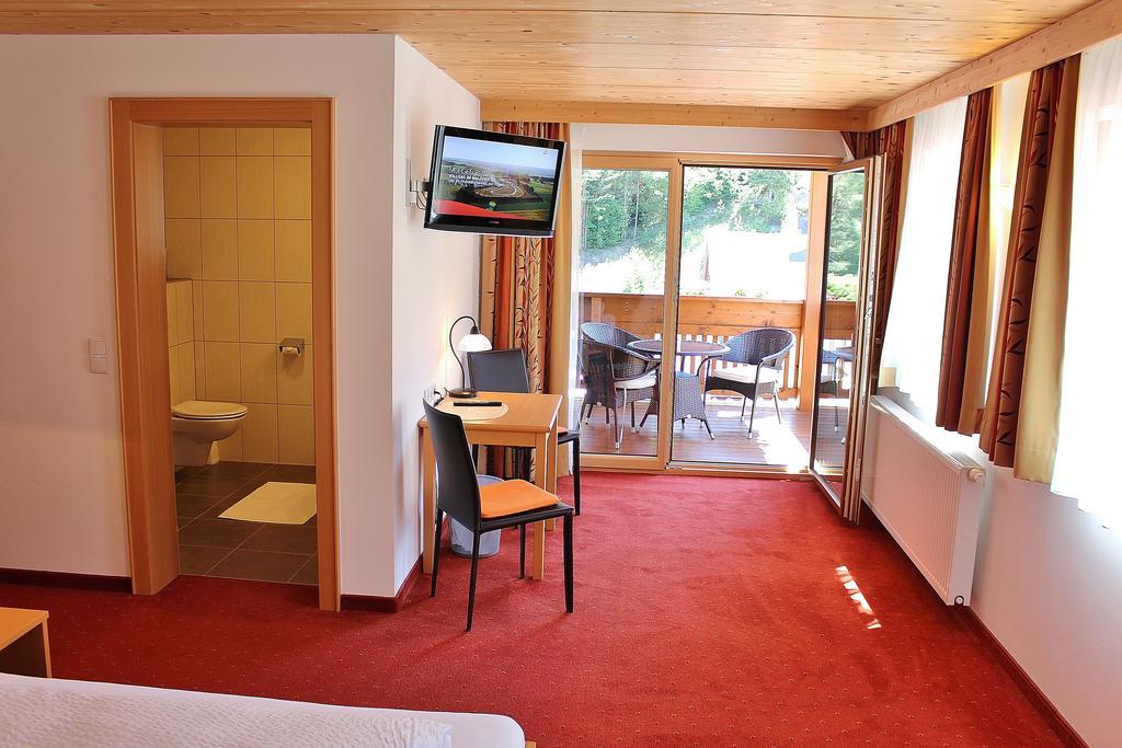 Haus Gisela Hotell Oetz Exteriör bild