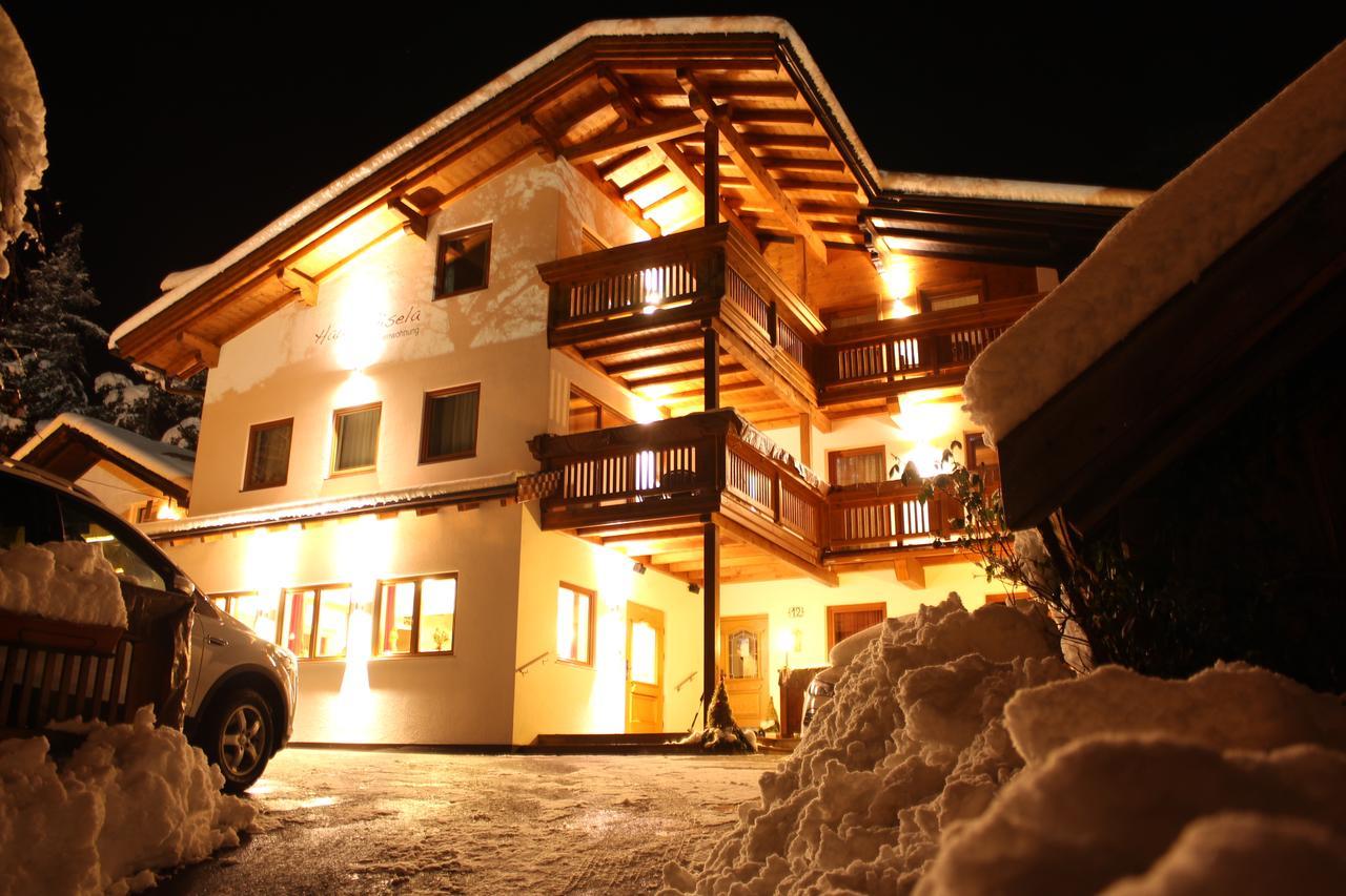 Haus Gisela Hotell Oetz Exteriör bild